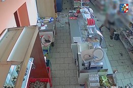 Zničil všechno, co mu v obchodě přišlo pod ruku