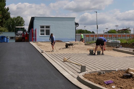 Staré Město upravuje prostor před koupalištěm, koupání je bez omezení