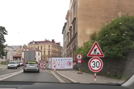V Pražské ulici v Jablonci je snížená rychlost