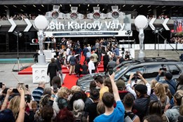 Karlovy Vary ožijí světovým filmem: 59. ročník Mezinárodního filmového festivalu přináší hvězdy, premiéry i digitální novinky