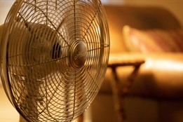 Jak se doma nebo v práci ochladit bez klimatizace: Tipy pro horké letní dny