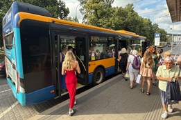 Dlouhé kolony a stížnosti cestujících: Kvůli opravě silnice I/49 ve Zlíně nabírá MHD zpoždění až 20 minut