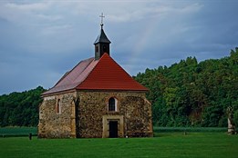 V Dolanech u Hlinců to žije! Pouť ke kostelu sv. Petra a Pavla se koná už v sobotu, v pondělí začne výstava