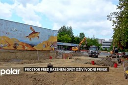 Prostor před bazénem v Porubě prochází rekonstrukcí. Opět jej oživí vodní prvek