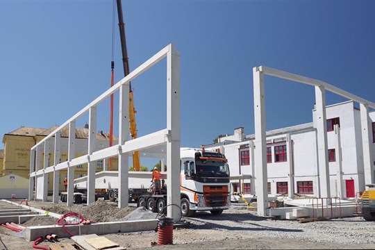 Stavba sportovní haly v Litovli pokračuje podle plánu