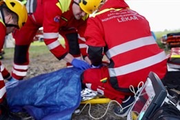 Na Bruntálsku se během motokrosových závodů vážně zranil 54letý jezdec