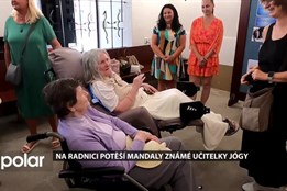 Na radnici potěší výstava mandal známé učitelky jógy