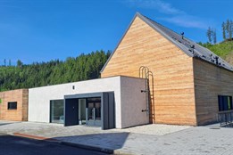 Lesní správa Kraslice má novou moderní budovu za 52 milionů. Stavba ladí s krajinou i tradicí