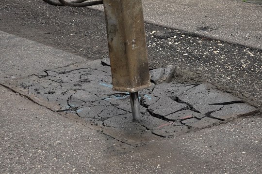 Rekonstrukce vodovodu a kanalizací omezí parkování a průjezd v centru města  