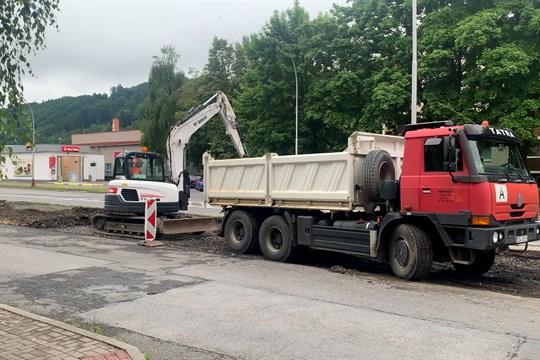 Práce na opravách vozovky na Ohradě pokračují další etapou