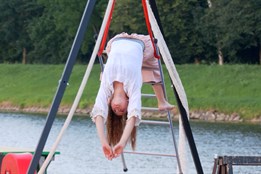 Cirkus LeGrando připlul se svou show na lodích po Moravě do Zašívárny U Osla