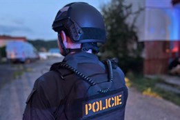 Agresivní muž vyhrožoval sekerou v opuštěném hotelu v Mariánských Lázních. Skončil na psychiatrii