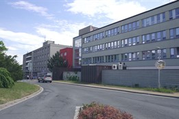 Stavba nového onkologického pavilonu FNOL pomalu míří do finále