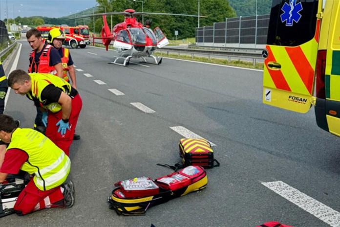 Na D48 u Rychaltic havaroval motorkář, do nemocnice letěl vrtulníkem