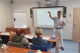 Trénink paměti i prevence Alzheimeru: Senioři v Karlových Varech se učili, jak nezapomínat