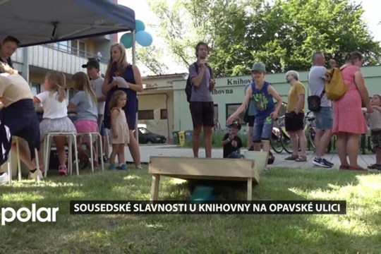 Sousedské slavnosti u knihovny na Opavské ul. Návštěvníci si užili stánky, hudbu i soutěže