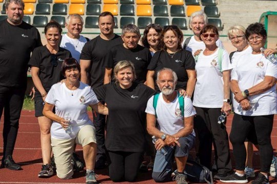 Sportovní hry seniorů v Karlovarském kraji: Soutěžili i s týmem hejtmanky a legendárním žokejem Váňou