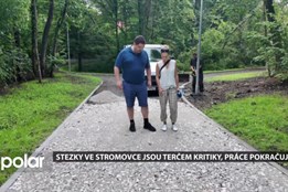 Lidé kritizují povrch stezek v lesoparku Stromovka, finální úpravy se ale teprve začnou dělat