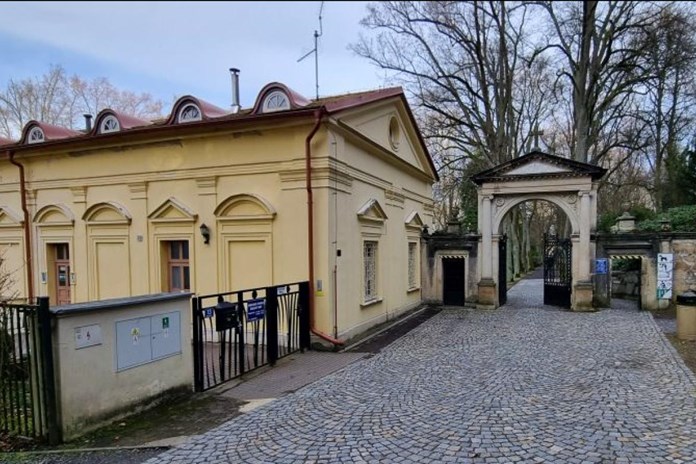 Hřbitovní správa v Karlových Varech se stěhuje: Služby už jen v Drahovicích