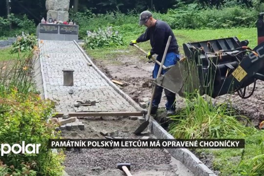 Památník polským letcům v Těrlicku má opravené přístupové chodníčky