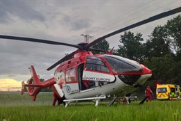 Nehoda, infarkt i úrazy. Moravskoslezští letečtí záchranáři se v neděli nezastavili