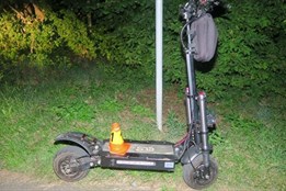 V klidu noci koloběžkář doplatil na svoji nezodpovědnost