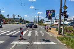 Práce na modernizaci křižovatek se přesunuly k Ternu. Dopravní omezení potrvají do poloviny září