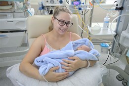 Zlínská porodnice hlásí letní babyboom. Porod 800. miminka byl ale komplikovaný