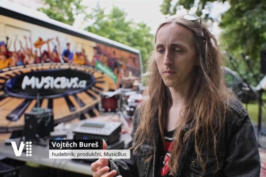 Speciální autobus přivezl do školy hudbu