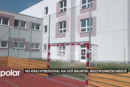 Bruntálští žáci mají k dispozici moderní multifunkční hřiště