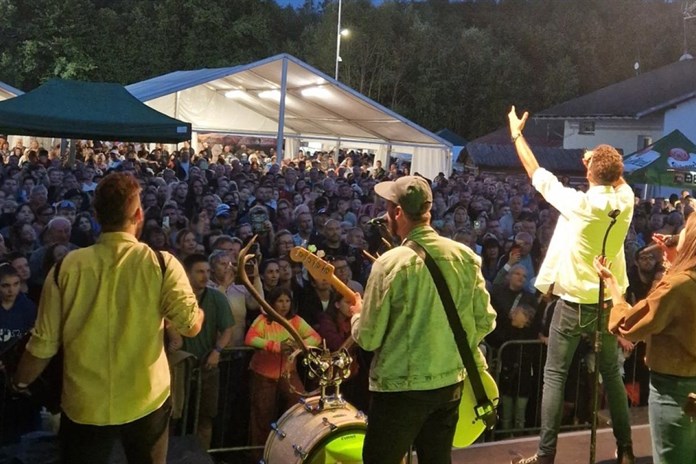 Šumavskou noční oblohu rozzáří unikátní světelná show dronů