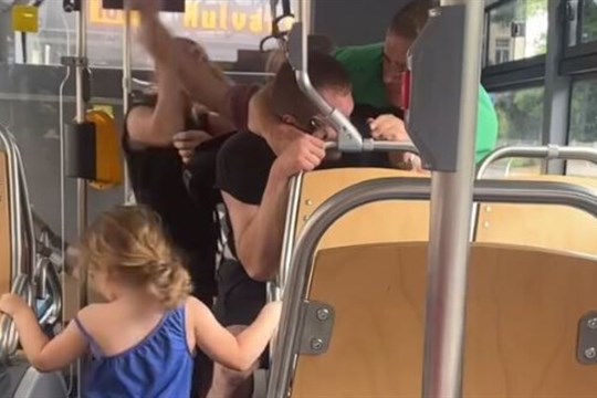 Revizoři se v Ostravě porvali s mužem a ženou s malými dětmi
