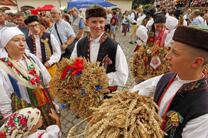 Oslavte letos dožínky Plzeňského kraje v Manětíně