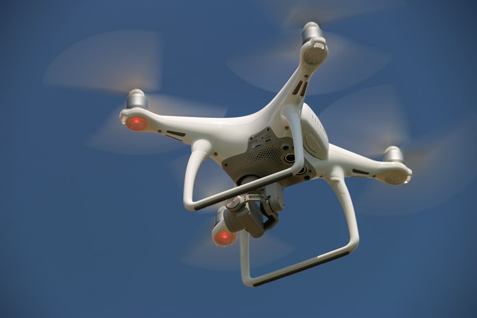 Nový dron odhalí černé skládky a pomůže při povodních v regionu