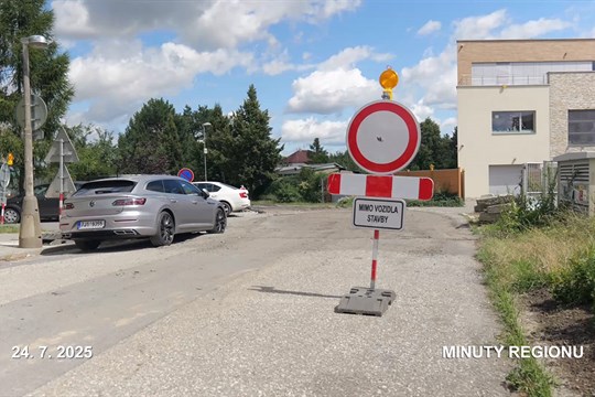 Ulice Na Trati v Olomouci se opravuje. Komunikace je na měsíc uzavřená