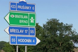 Oprava povrchu silnice u Hodonína omezí provoz na Břeclav