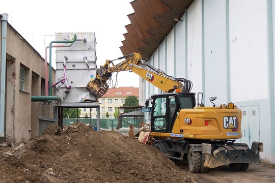 Začala demolice zimního stadionu