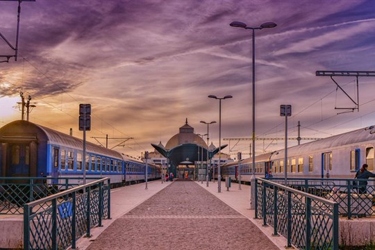 Správa železnic testuje na dvou nádražích na Plzeňsku inovativní technologii řízení osvětlení nástupišť