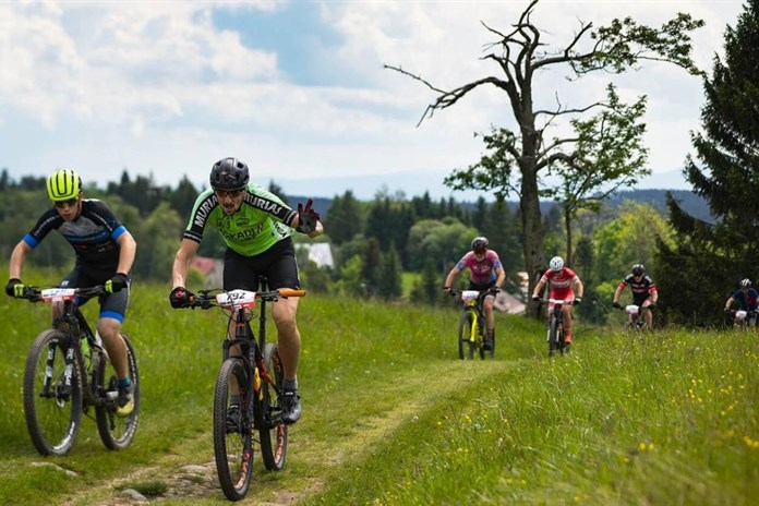 Horká kola v srdci lázeňského města: Karlovy Vary hostí MTB maraton