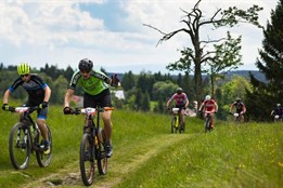Horká kola v srdci lázeňského města: Karlovy Vary hostí MTB maraton