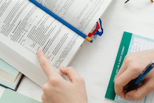 Karlovarský kraj investuje do budoucnosti: student míří na Oxford s podporou 300 tisíc