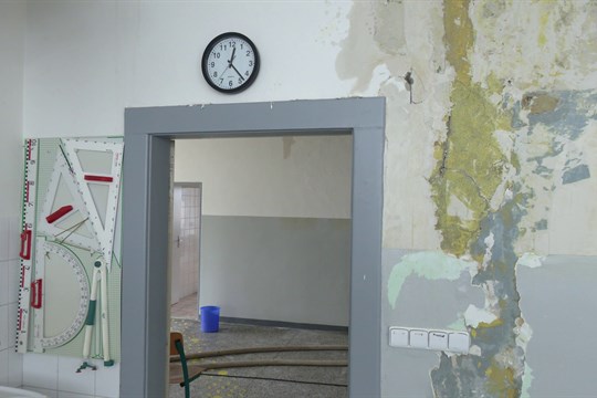 Otrokovice bleskově reagují na havarijní stav střechy ZŠ Mánesova