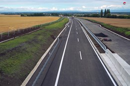 Řidiči už využívají nový úsek dálnice D35 mezi Křelovem a Slavonínem