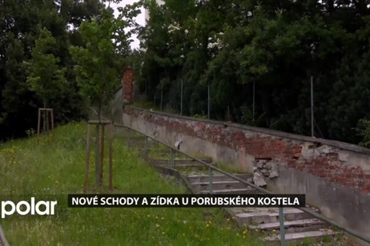 U kostela sv. Mikuláše v Porubě se opravují schody a zeď. Hotovo by mělo být na podzim