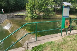 Povodí Odry zabezpečuje jezy, letos přibyly další podkovy s lanem i informační cedule