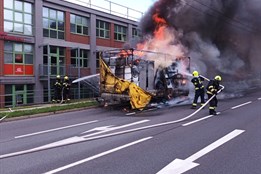 Dopravu v centru Zlína komplikoval hořící přívěs nákladního automobilu