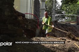 U kostela sv. Mikuláše v Porubě se opravují schody i zídka. Hotovo by mělo být na podzim
