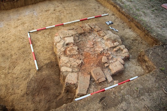 V místě pobořeného Penkova statku v Hluku vznikne odpočinková zóna. Prostor obsadili archeologové