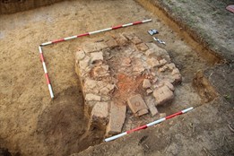 V místě pobořeného Penkova statku v Hluku vznikne odpočinková zóna. Prostor obsadili archeologové