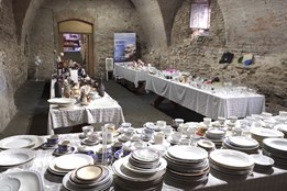 Flašinet, poklady z půdy a dobrá věc: Kapucíni opět otevřeli bleší trh